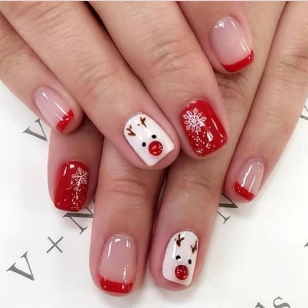 Reindeer & Snowflake Press On Nails | Red & White Christmas Nails - Picture 1 of 3